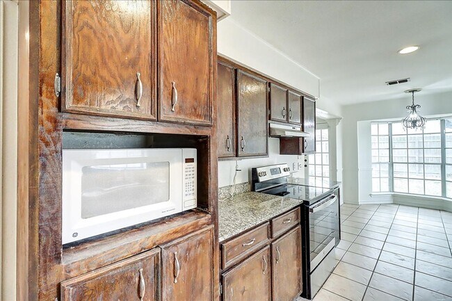 Building Photo - 6405 Clairfield St