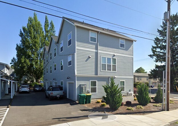 Building Photo - 2612 Main St