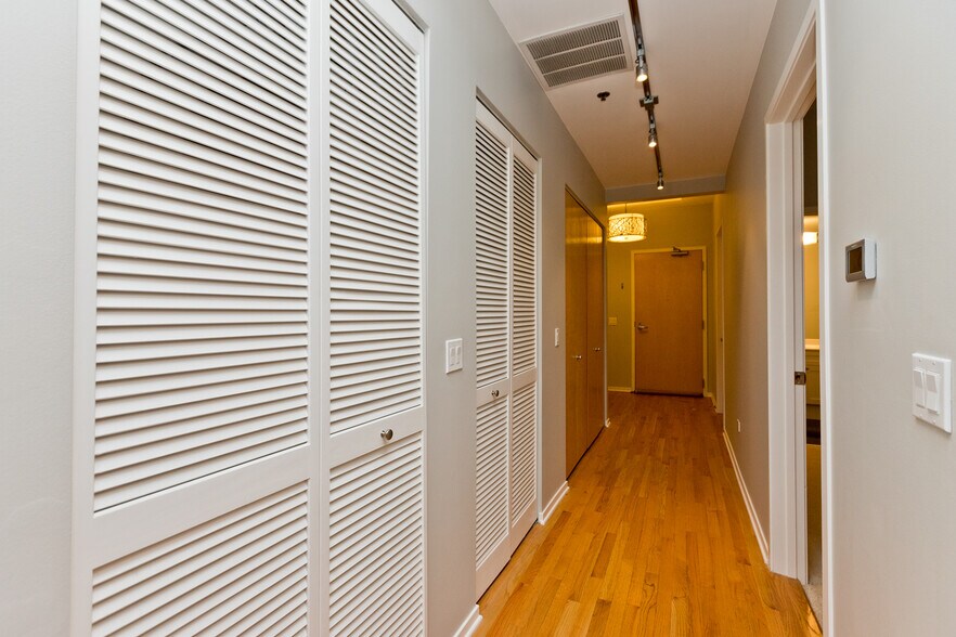 Building Photo - 1201 W Adams St