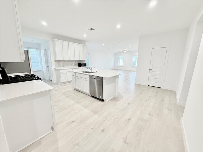 Building Photo - 31611 Farlam Farms Trl