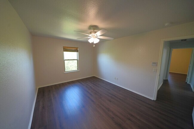 Building Photo - Great 4 Bedroom Home Now Available in Cibo...