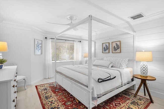 Building Photo - 18 Bristol Ln