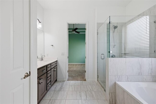 Building Photo - 607 Achilles St