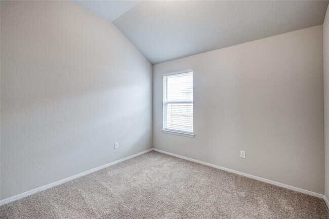 Building Photo - 120 Lyndon Dr