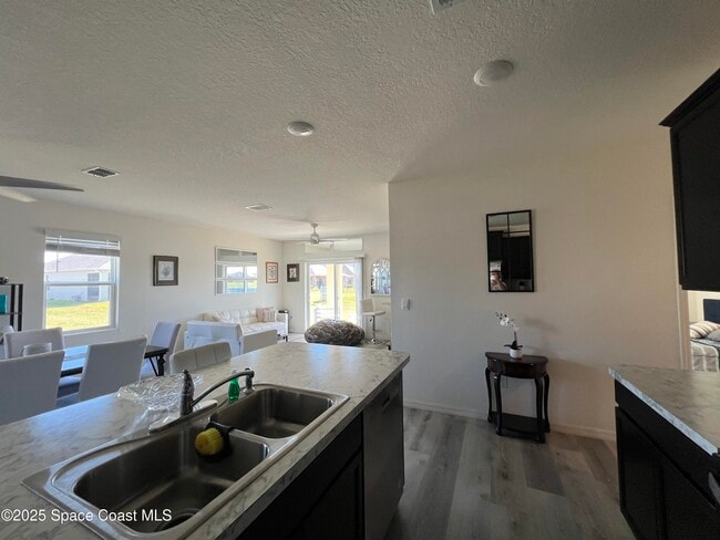 Building Photo - 976 Trinity St