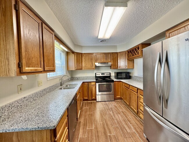 Building Photo - 205 Chota View Cir