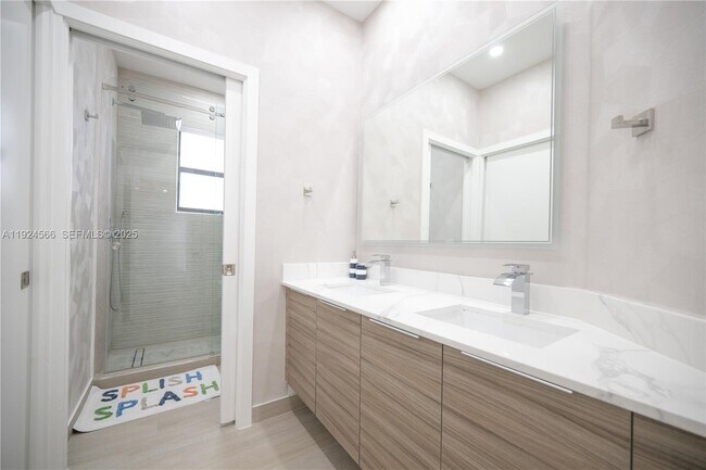 Building Photo - 8842 NW 161st Terrace