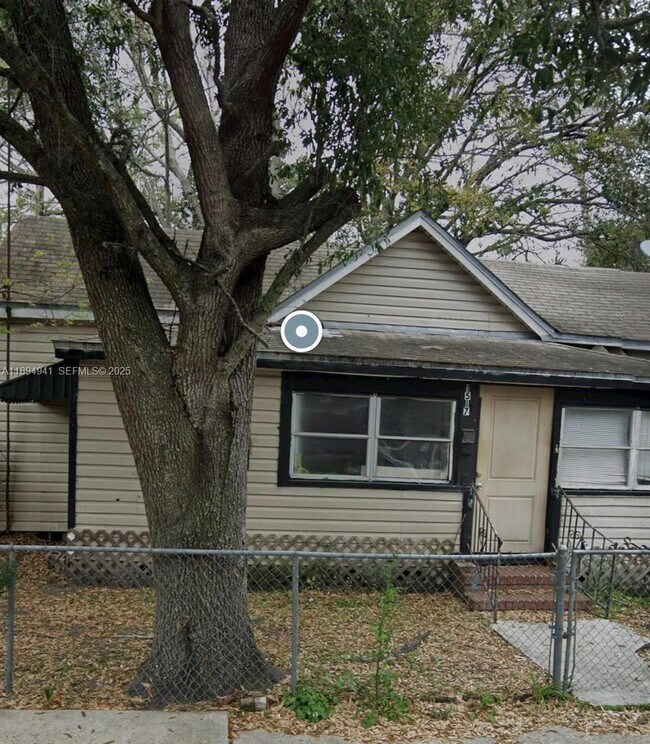 Building Photo - 1517 Logan St