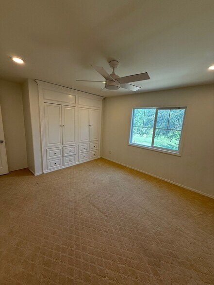 Building Photo - 32956 Rhine Ave
