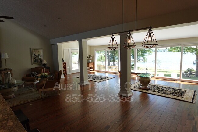 Building Photo - 444 Silver Lake N