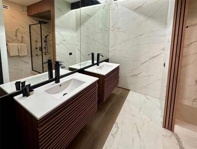 Building Photo - 651 Bering Dr