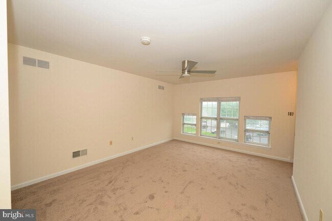 Building Photo - 208 Kelly Ct