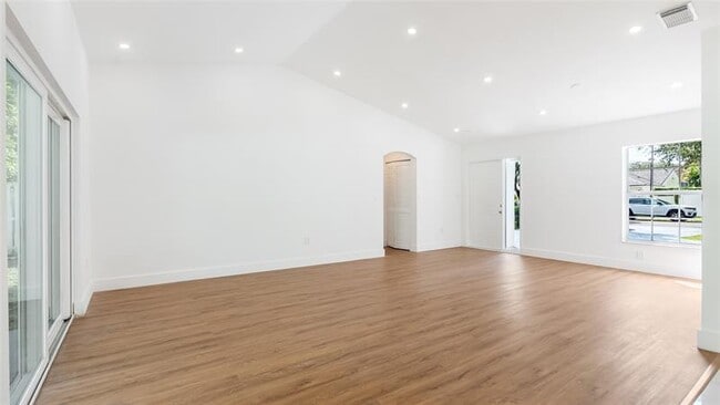 Building Photo - 1811 SW 124th Way