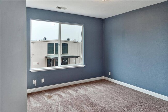 Building Photo - $3,850 / 3br - Fabulous 3 bed, 2 bath in S...