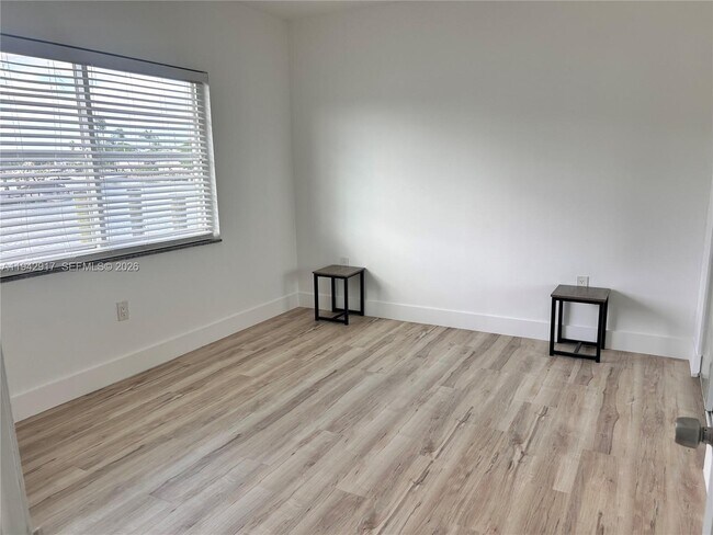 Building Photo - 7207 Bay Dr