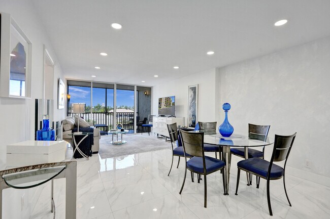 Building Photo - 6 Royal Palm Way