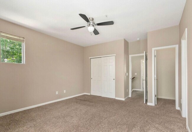 Building Photo - 2862 Kansas Dr