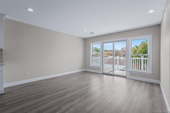 Building Photo - 110 School St