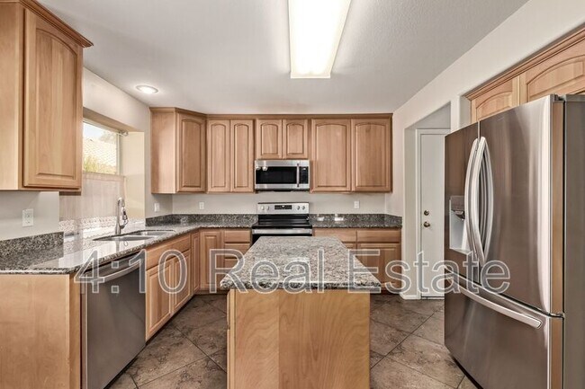 Building Photo - 1678 S Ash Dr
