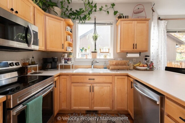 Building Photo - Single Level SW Redmond Home!