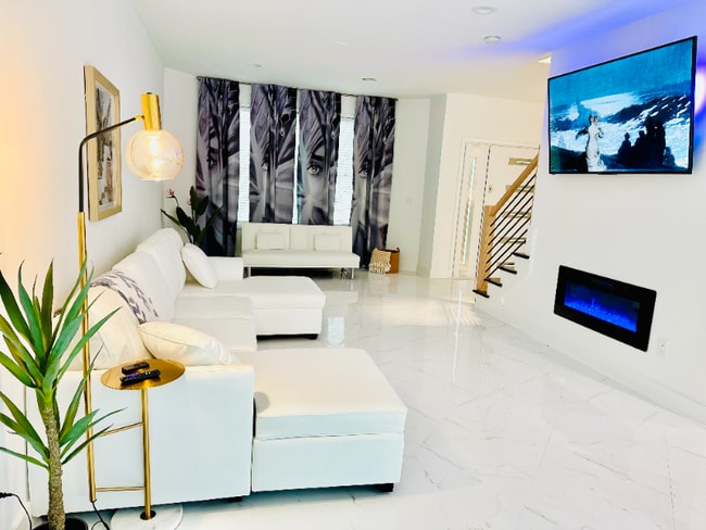 Building Photo - 323 Atherton St