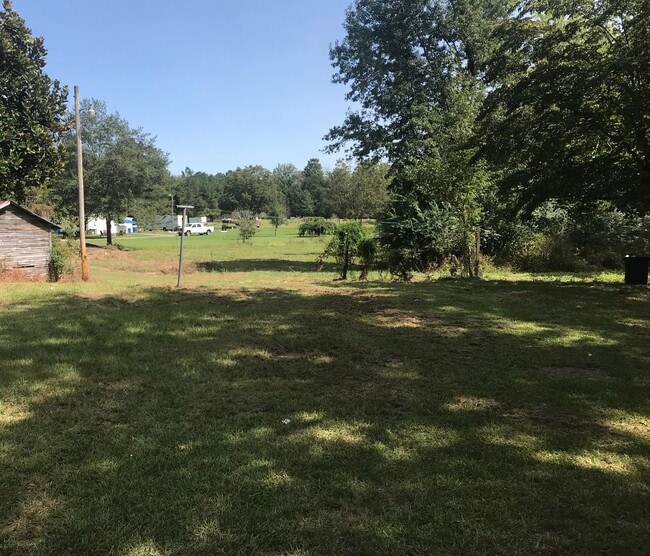 Building Photo - Love the Country Quiet - 2 bed 1 bath home on private country lot