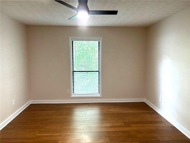 Building Photo - 504 Wynnes Ridge Cir SE