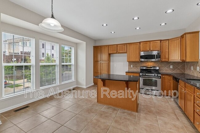 Building Photo - 8611 Macedonia Lake Dr
