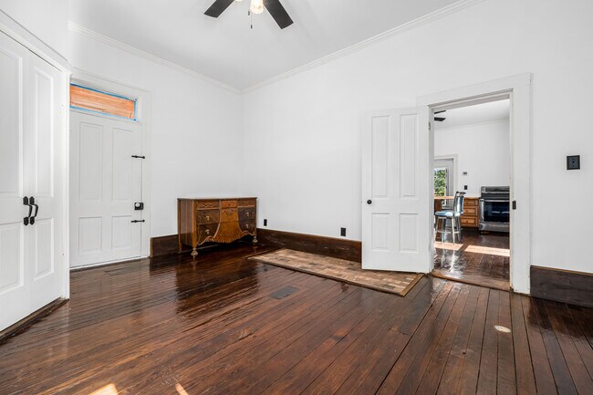 Building Photo - 120 S Cherokee St