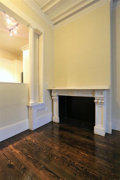 Building Photo - 18 Bigelow St