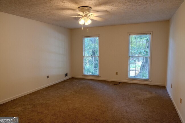 Building Photo - 2858 Livsey Dr