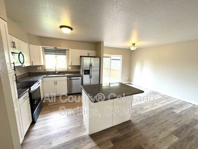 Building Photo - 1480 Hiawatha Dr