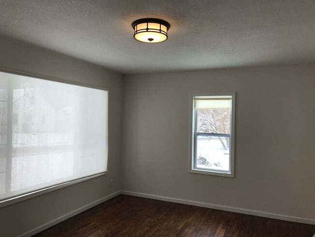 Building Photo - 2 bedroom/1 bathroom single family home!