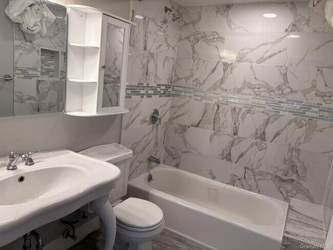 Building Photo - 71 Maple Ave