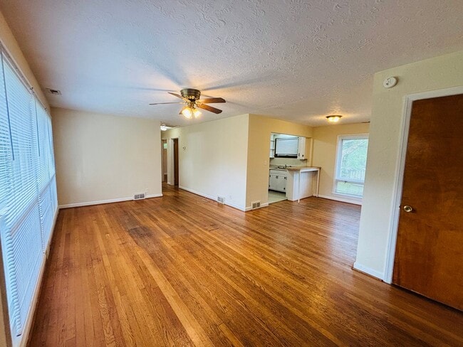 Building Photo - 709 Barringer Dr