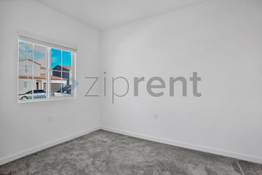 Building Photo - Unit