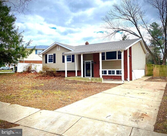 Primary Photo - 11 Windflower Dr
