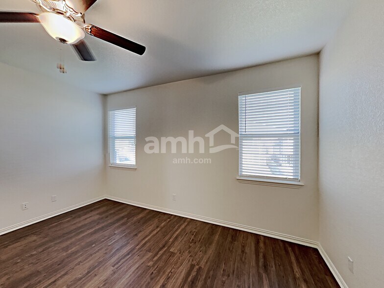 Building Photo - 2709 Wolfcreek