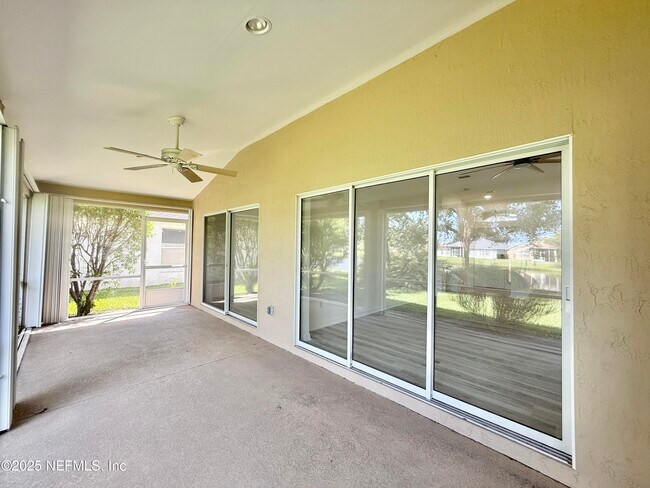 Building Photo - 704 Captains Dr