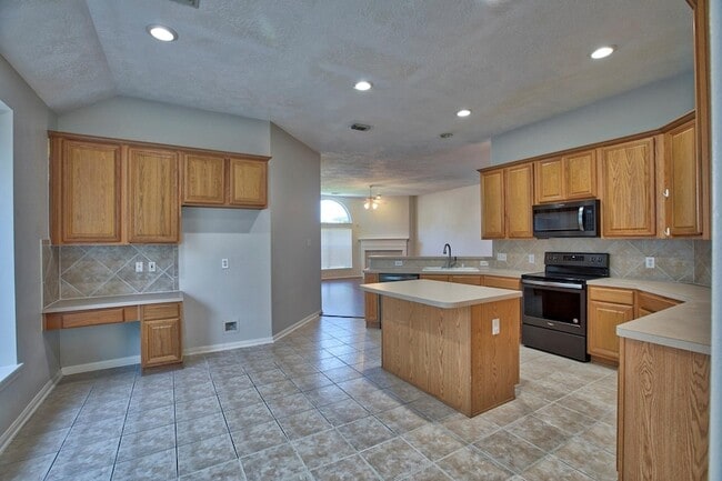 Building Photo - 6715 Village Bridge Dr