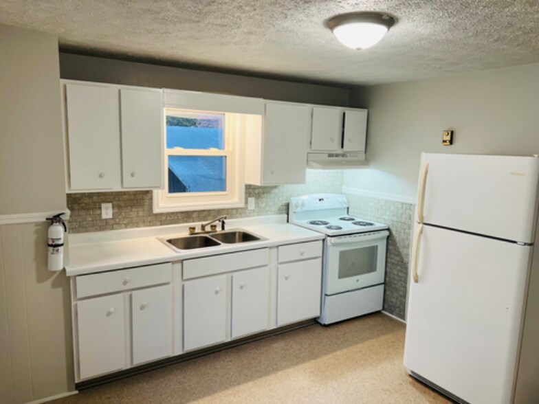 Building Photo - 44 Radio Station Rd