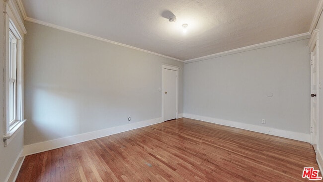 Building Photo - 1436 S Norton Ave