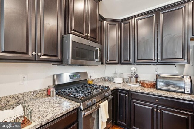 Building Photo - 42116 Piebald Square