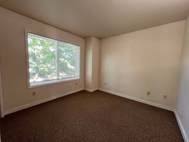 Building Photo - 1300 N Brooklane St