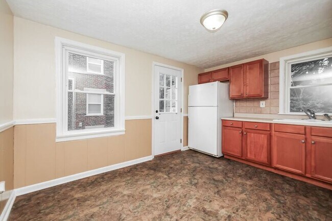 Building Photo - 618-618-618-612 Lucas Dr