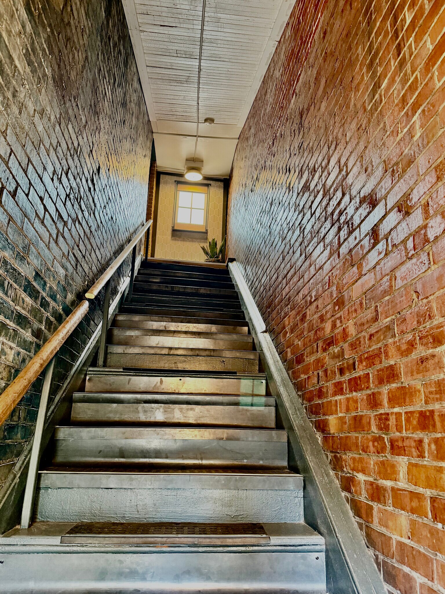Building Photo - 415 S James St