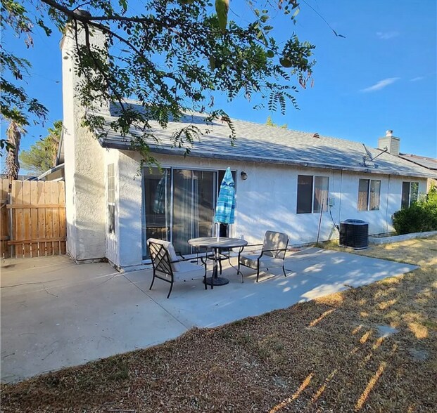 Building Photo - 738 Trixis Ave