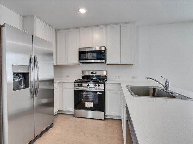 Building Photo - 921 Capracotta Dr