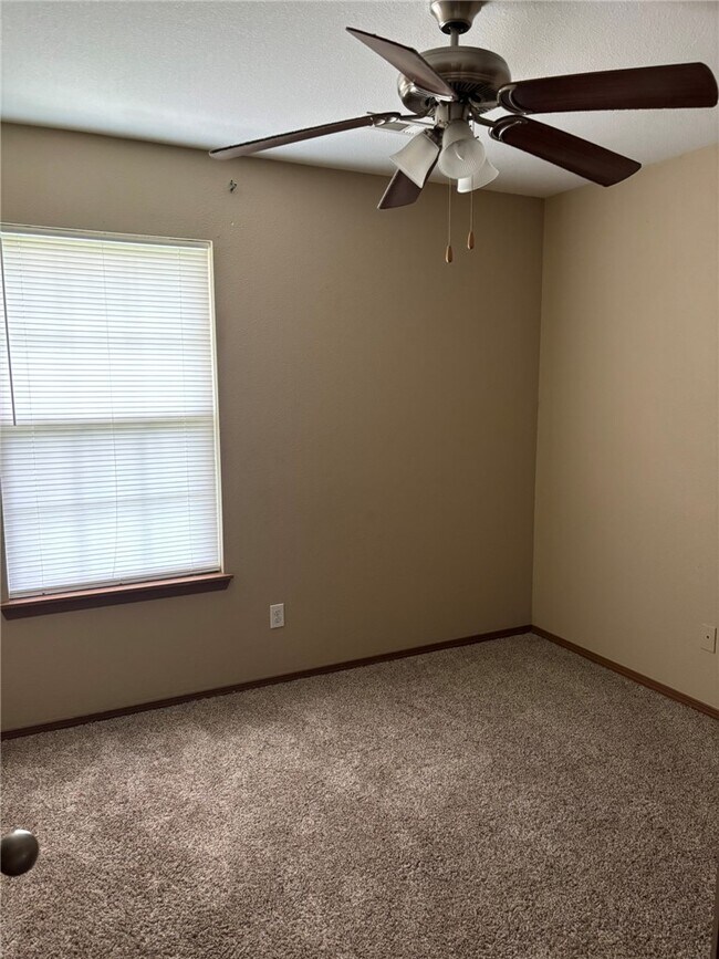 Building Photo - 240 Sage St