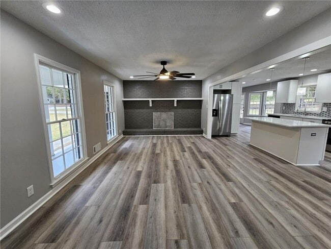 Building Photo - 999 Braselton Hwy